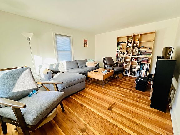 5th image of 84 Lawrence St