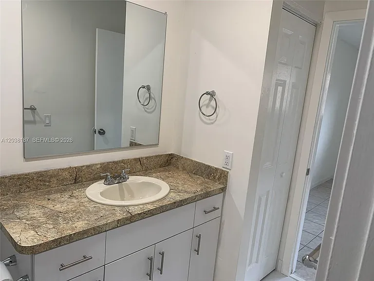 2319 W 60th St #D212 — Photo 11