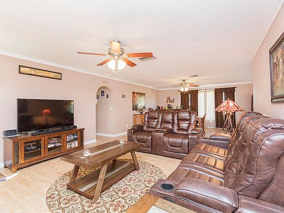 5th image of 1318 Woodbine St