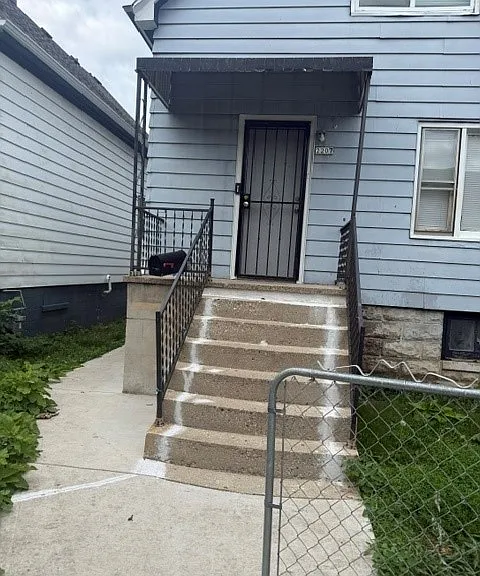 2207 S 20th St — Photo 3