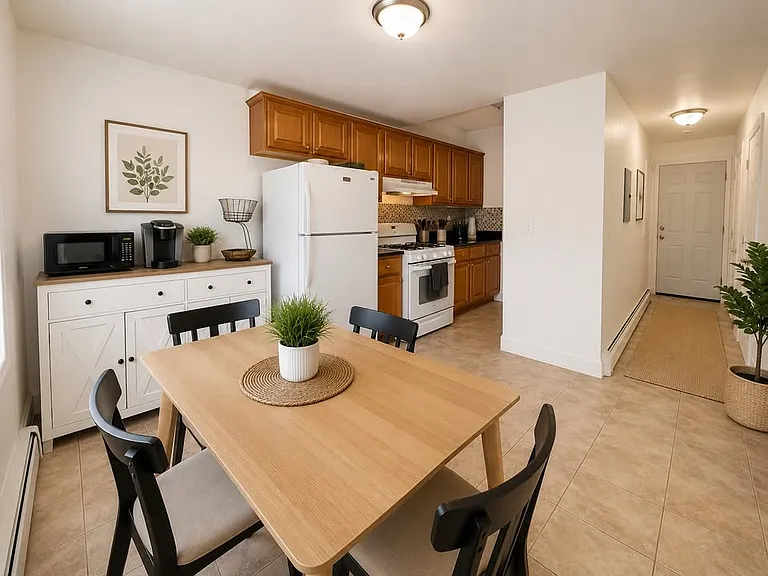 34 Franklin Ave #8 — Photo 3