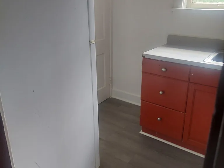 2128 Columbia Ave — Photo 3
