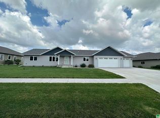 620 26th Ave, Sheldon, IA 51201