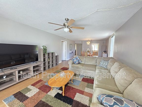 5th image of 1012 Pearce Dr Unit 304
