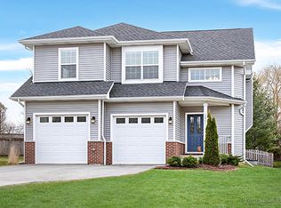 2451 Hobson Rd, Downers Grove, IL 60516