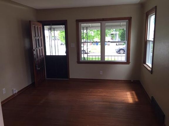2nd image of 834 Toronto Ave