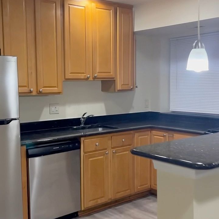 2nd image of 2215 Hunter Pl SE #105