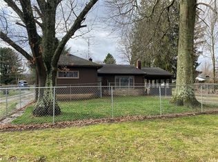 6703 Riverside Rd SE, Uhrichsville, OH 44683