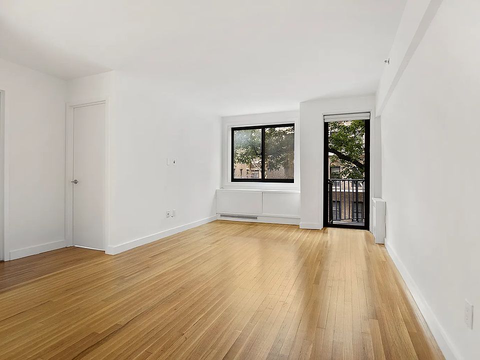 1st image of 101 W 15th St APT 305