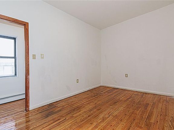 5th image of 732 Belmont Ave