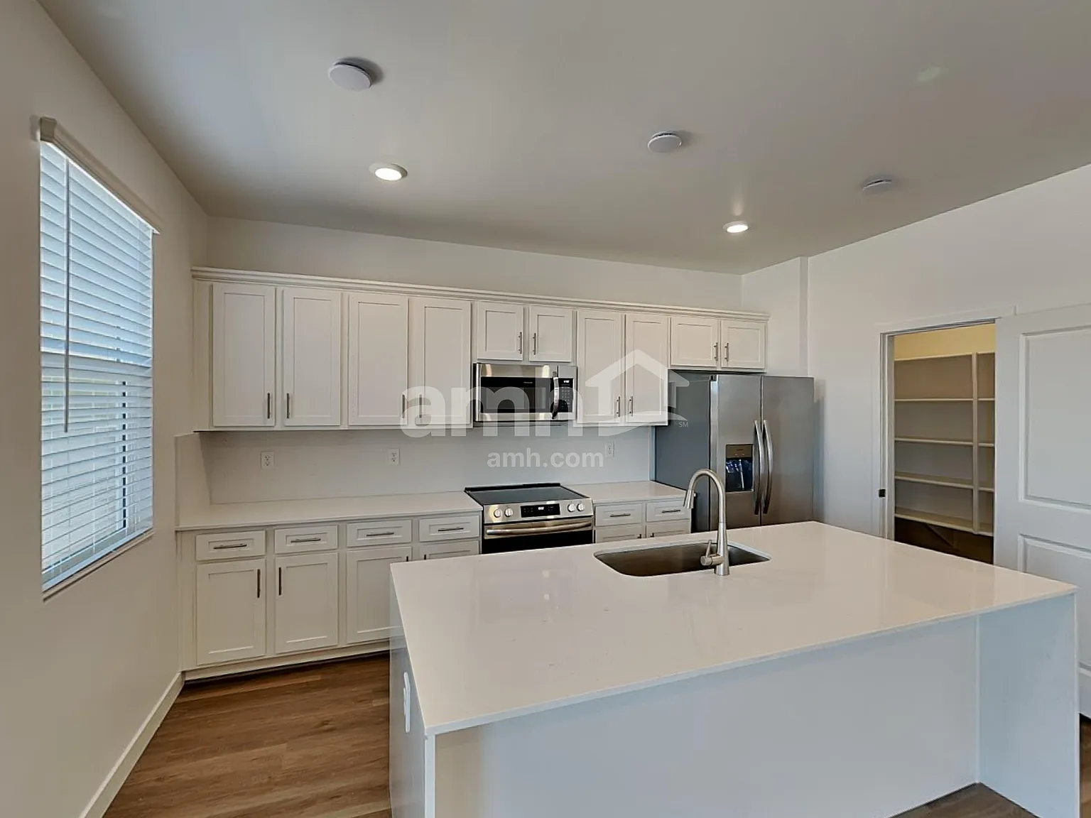 4 bed, 2.5 bath, 2154 sqft, $2,260 — Photo 4