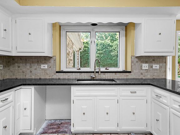 5th image of 6517 N Longmeadow Ave
