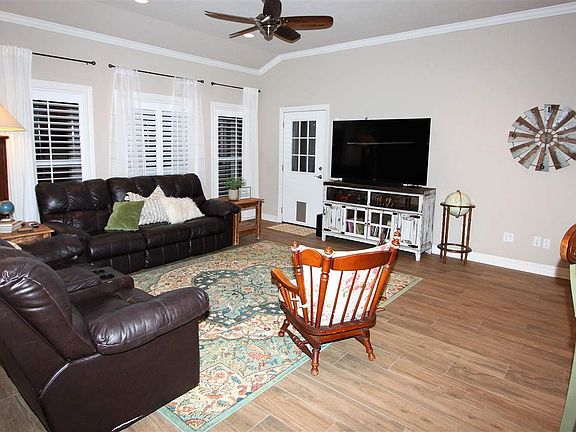 5th image of 110 Parkway Oaks Dr