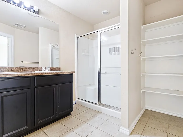 1533 Redbridge Dr — Photo 14
