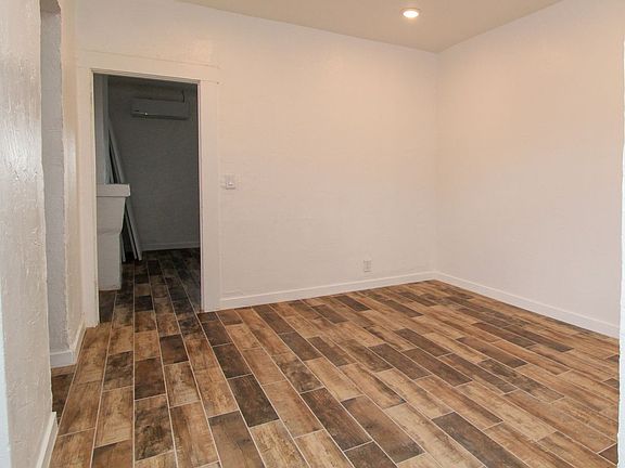 5th image of 2315 Montana Ave Unit 2