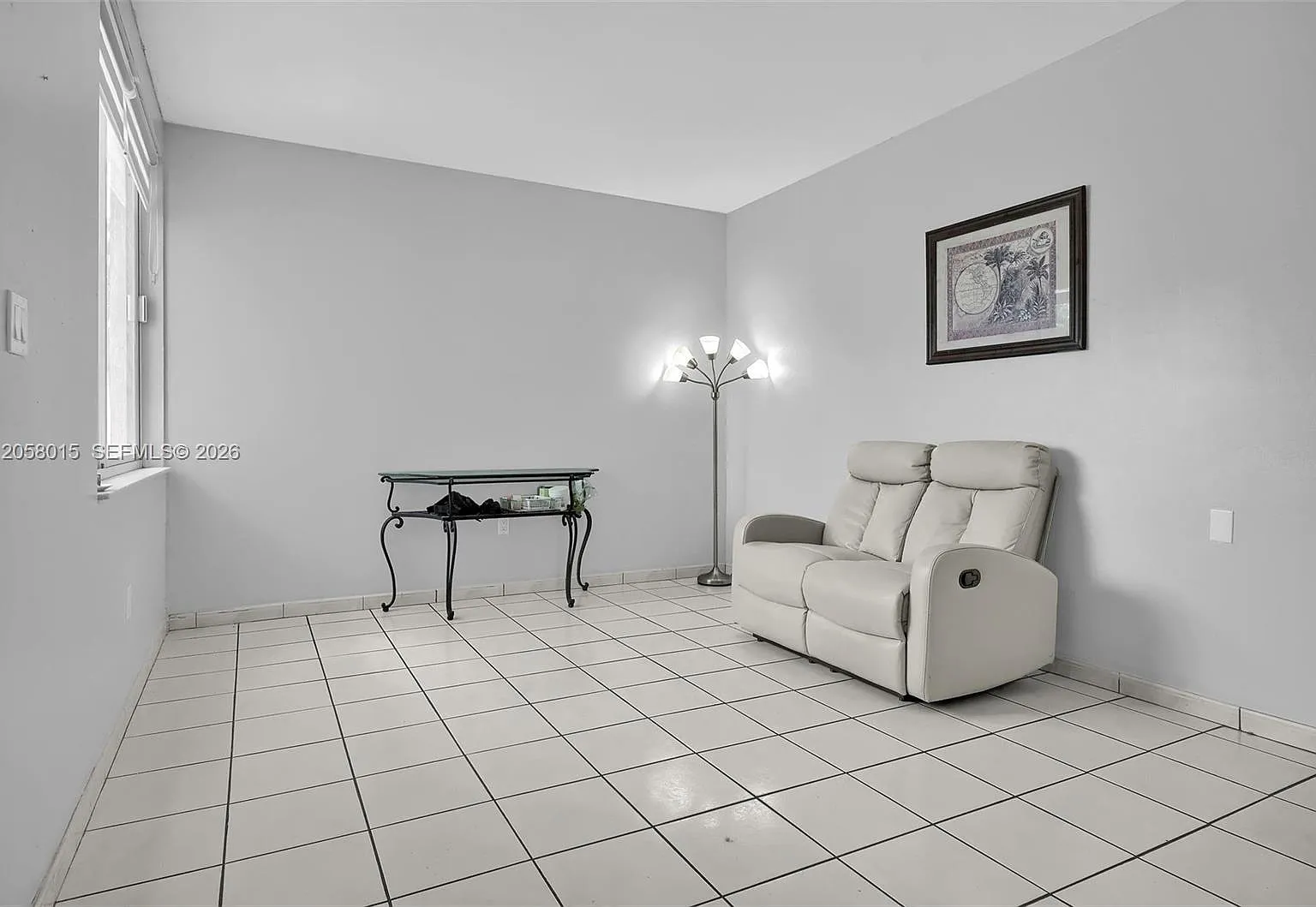 Oakview Condo #4 — Photo 4
