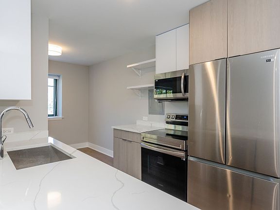 2nd image of 1533-37 N Wieland St #2E