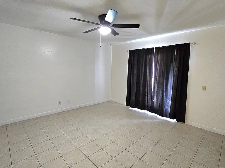 21398 Baldwin Ln — Photo 5