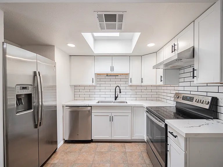 6008 W Augusta Ave — Photo 12