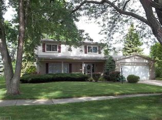 32857 Cambridge Dr, Warren, MI 48093
