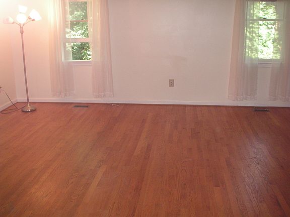 3rd image of 643 N Abingdon St