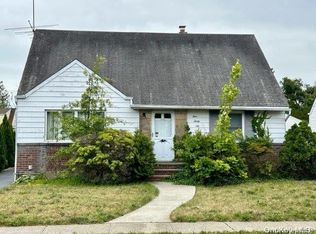 436 Hillside Dr S, New Hyde Park, NY 11040