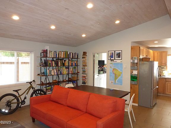 3rd image of 288 NE 53rd St