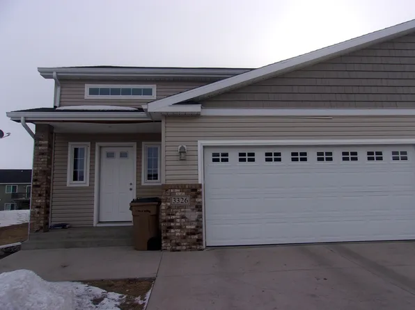 3134 8th St NE, Minot, ND 58703