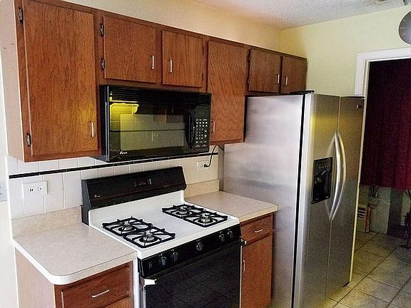 3rd image of 4733 Whitney Dr