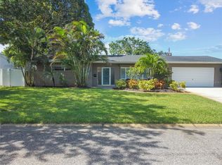 1737 Laurie Ln, Belleair, FL 33756