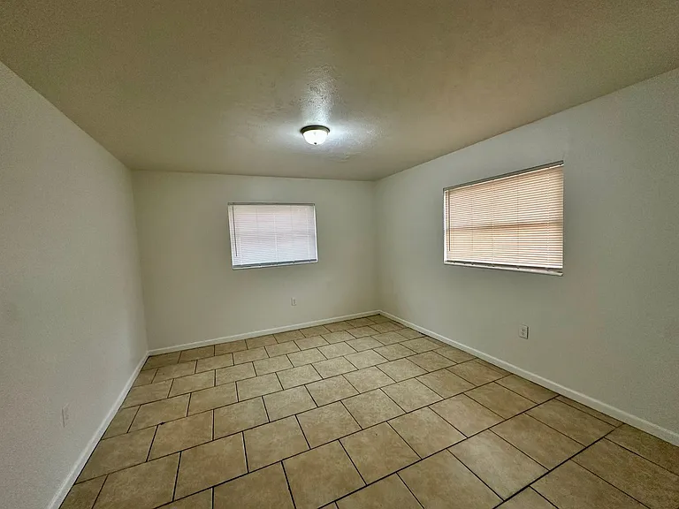 1317 Cambridge Dr — Photo 13