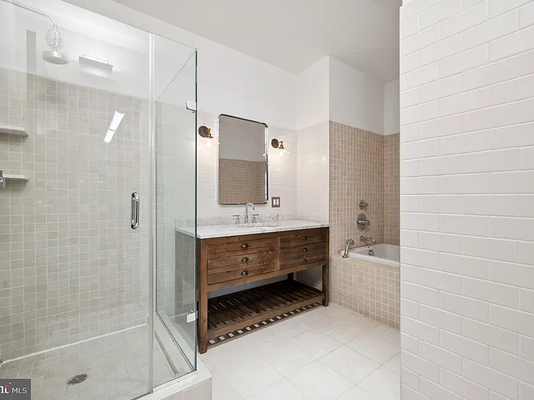 105 S 12th St #500 — Photo 23
