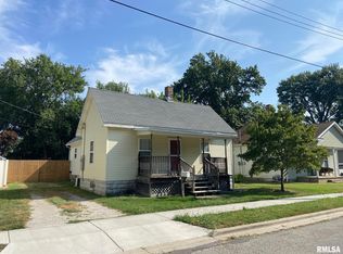 511 E Cleveland St, Taylorville, IL 62568