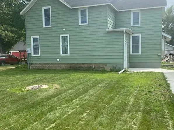 113 N Guilford St, Sumner, IA 50674