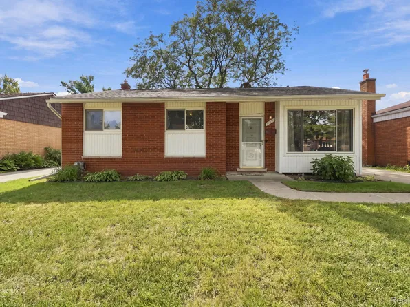15258 Elderwood St, Roseville, MI 48066
