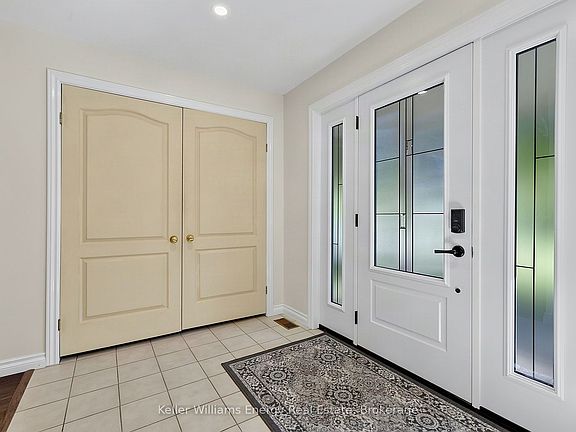 5th image of 60 Bayside Ave
