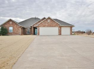 1060 Oak Creek Cir, Blanchard, OK 73010