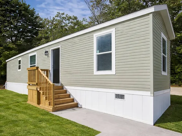 461 Shady Brook Hts #461, Greenwood, IN 46142