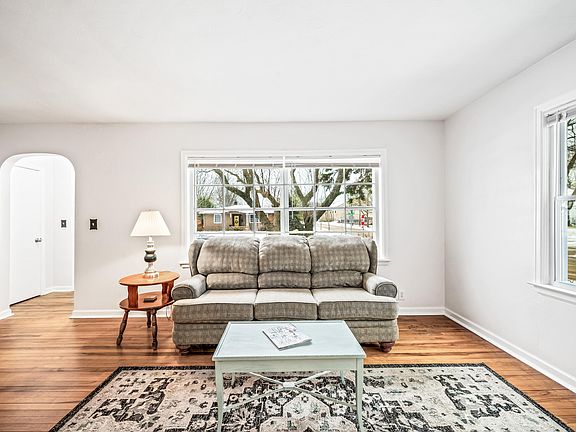 4th image of 2701 Willa Dr