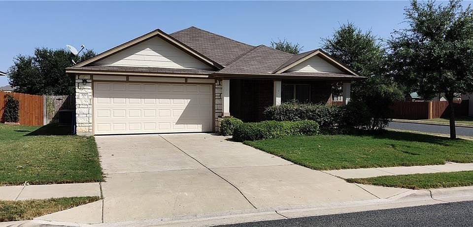 1st image of 300 Quarry Ln
