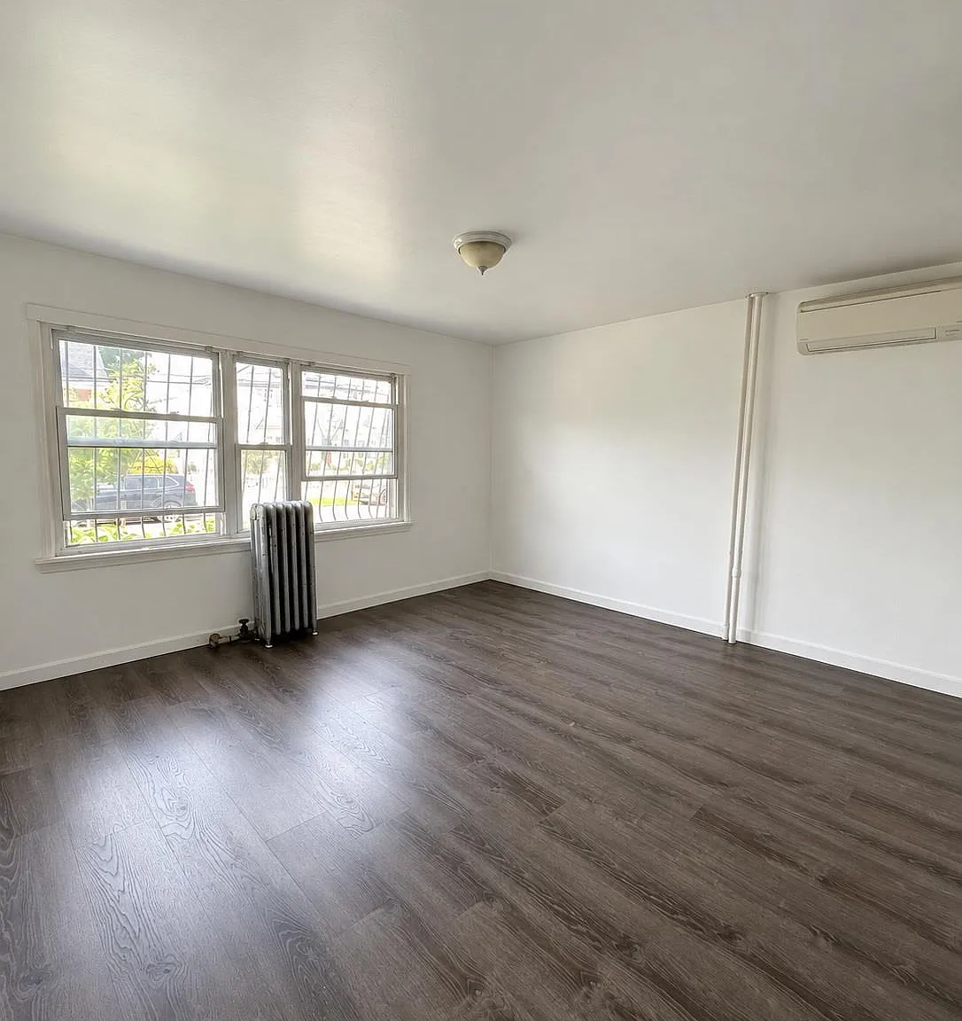 3 bed, 1.0 bath, 936 sqft, $2,900 — Photo 4