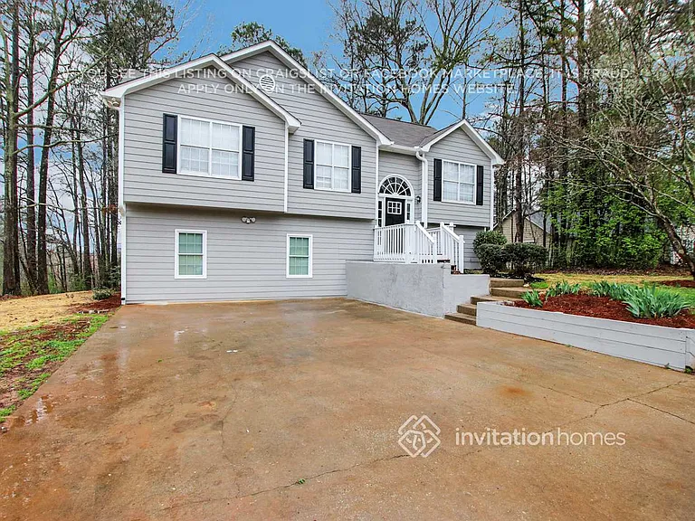 1815 Independence Dr — Photo 2