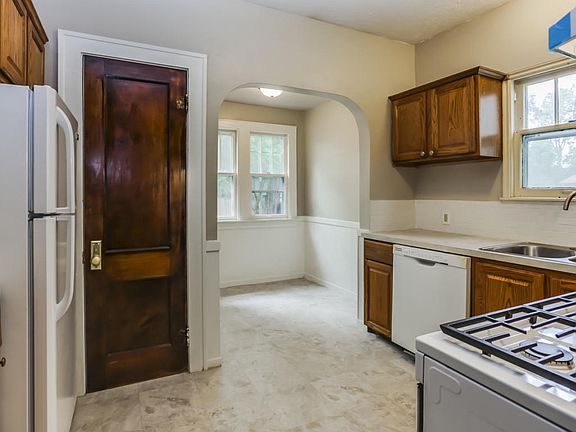4th image of 1929 Collins Ave SE