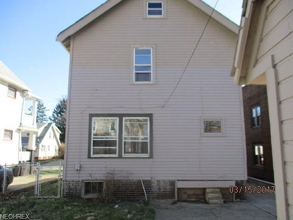 2nd image of 1678 Wyandotte Ave
