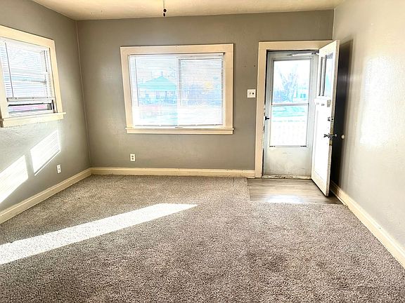 3rd image of 615 19th St #1