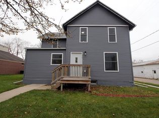305 Vanderbilt St, Fairfax, IA 52228