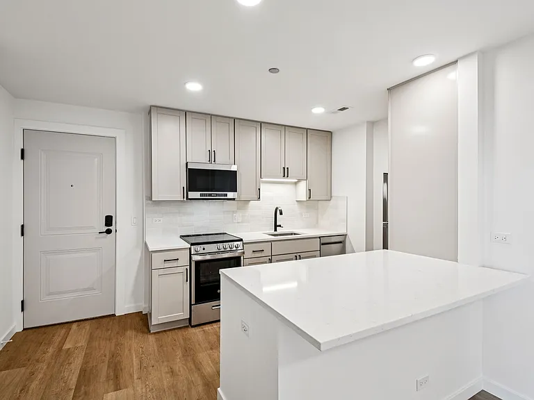 The Nest at Lincoln Park West — Photo 38