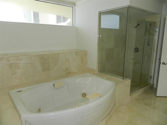 4th image of 17555 Collins Ave APT 2403