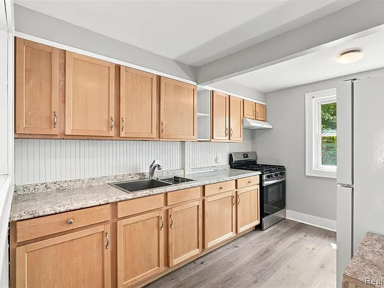 329 W Sonoma Ave — Photo 7