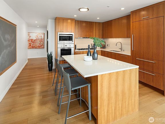 5th image of 500 106th Avenue NE #905